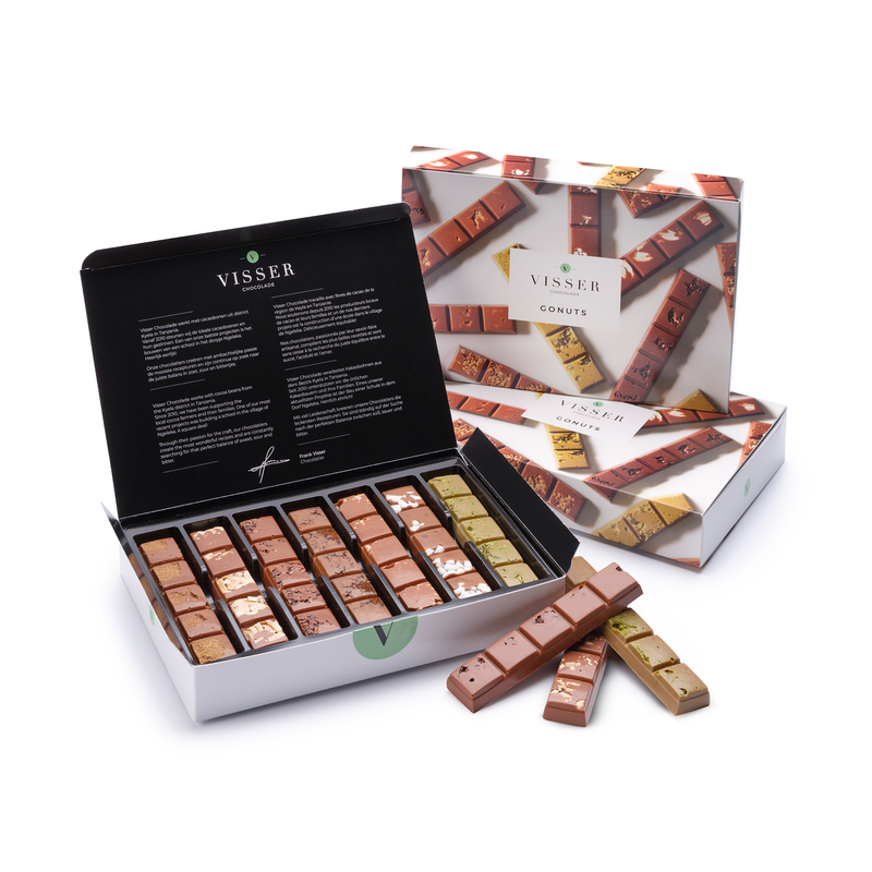 Giftbox GoNuts van Visser Chocolade met bonbons van hazelnoot, amandel en pistache