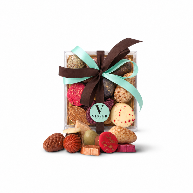 Herfst doosje van 150 gram met chocolade eikels, herfstbladeren en dennenappels van Visser Chocolade