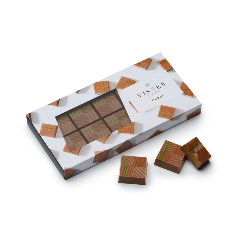 Doos met tien Dubai bonbons van Visser Chocolade